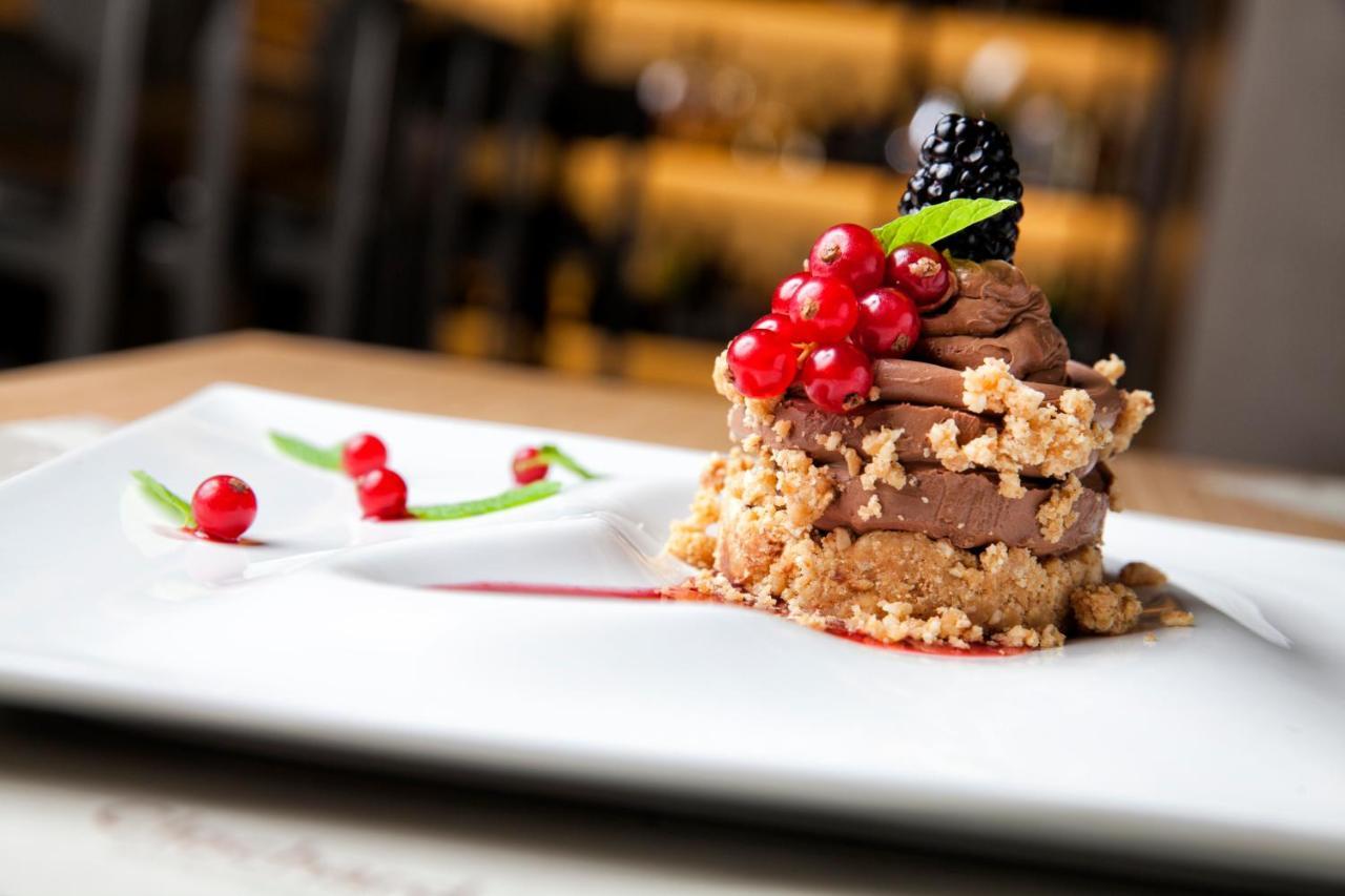 เอ็กเซลซิเออร์ โฮเต็ล Hotel เทสซาโลนิกิ ภายนอก รูปภาพ A chocolate dessert