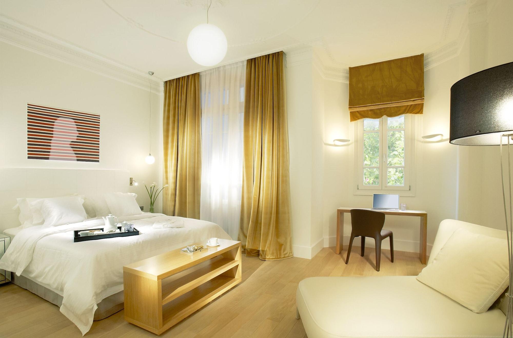 เอ็กเซลซิเออร์ โฮเต็ล Hotel เทสซาโลนิกิ ภายนอก รูปภาพ A room at the hotel