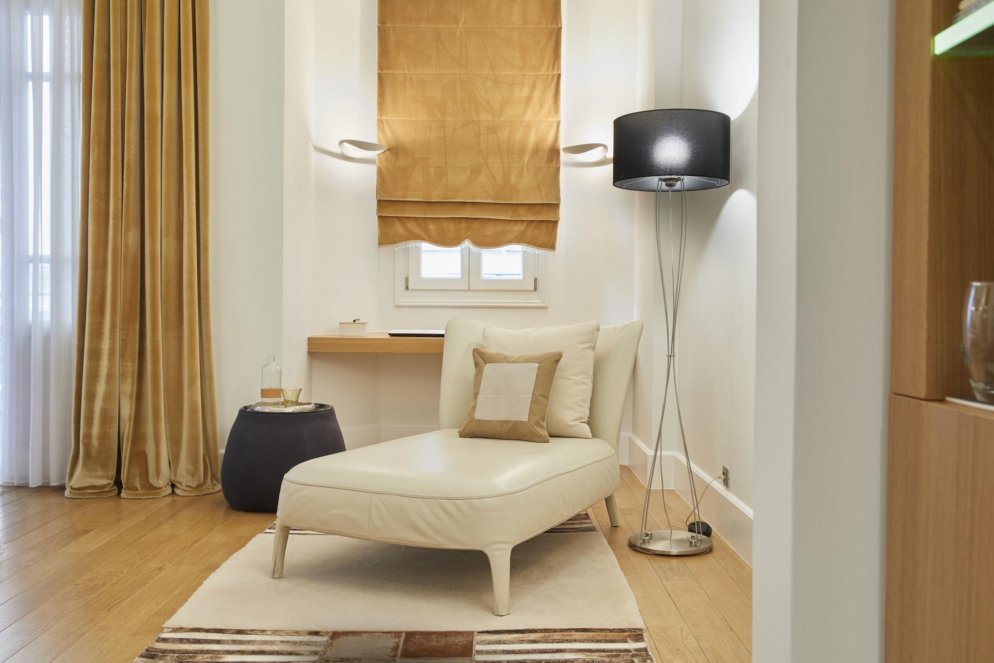 เอ็กเซลซิเออร์ โฮเต็ล Hotel เทสซาโลนิกิ ภายนอก รูปภาพ A floor lamp