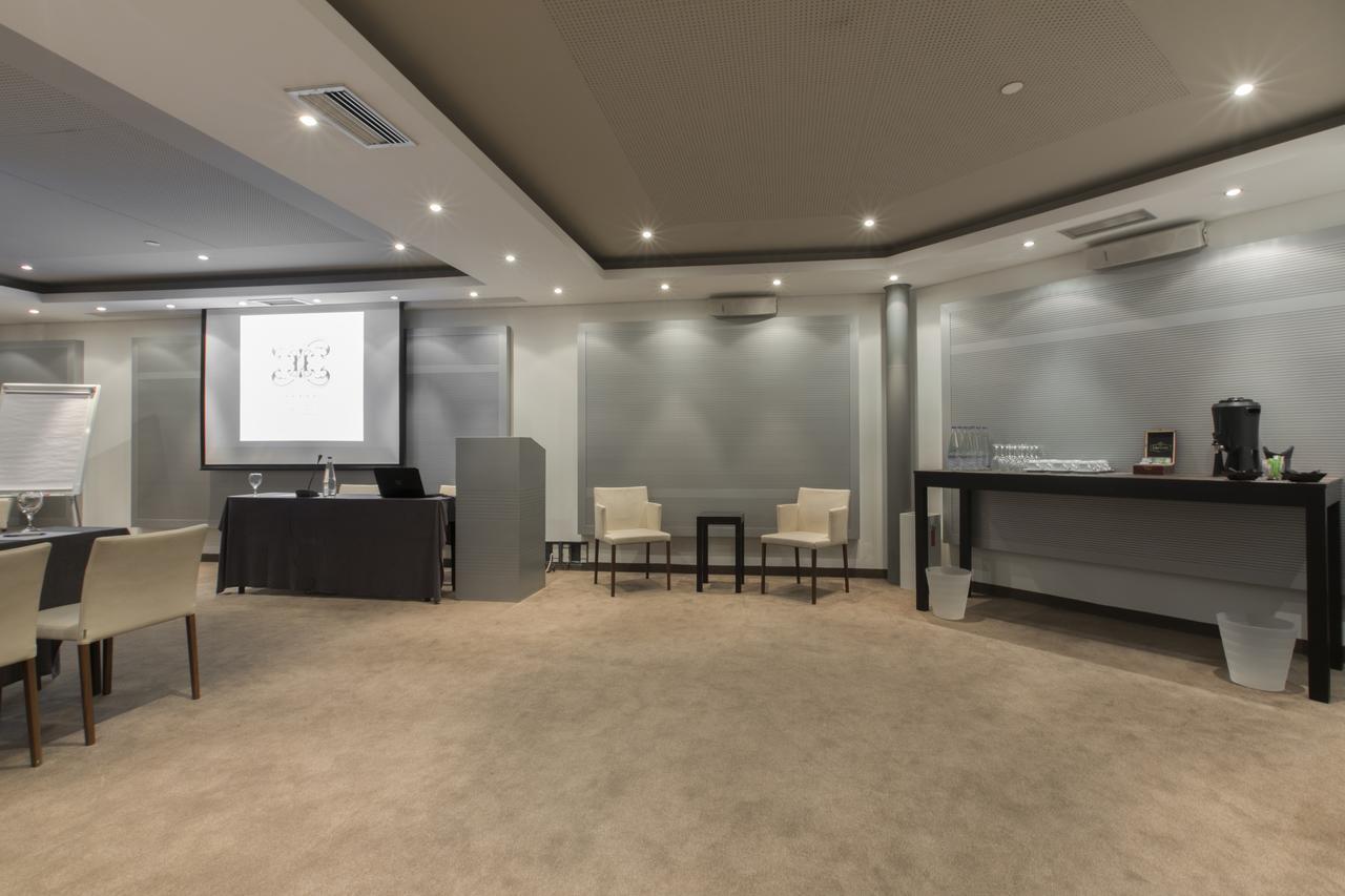 เอ็กเซลซิเออร์ โฮเต็ล Hotel เทสซาโลนิกิ ภายนอก รูปภาพ Interior of a bank